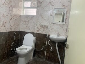 Photograph of a bathroom.