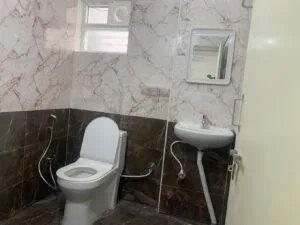 Photograph of a bathroom.